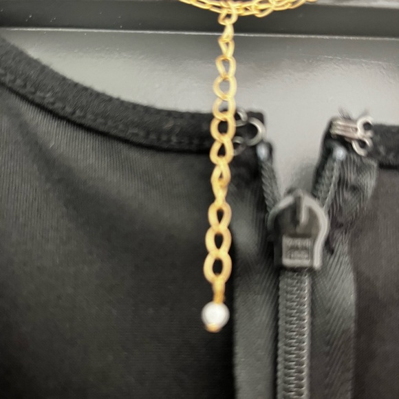 Dainty necklace, three strings, gold and red with flowers - Picture 3 of 3